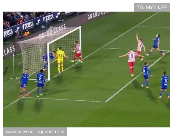 西甲争冠格局渐明，巴萨4分优势领跑，黄潜少赛两轮紧追皇马